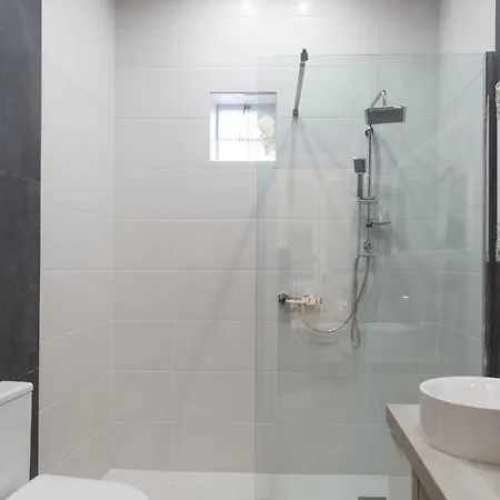 Allstar Boutique House In Downtown, Direct Connection With Airport * Atina
