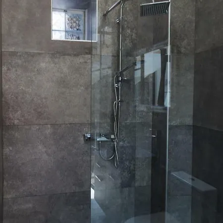 Allstar Boutique House In Downtown, Direct Connection With Airport Atina